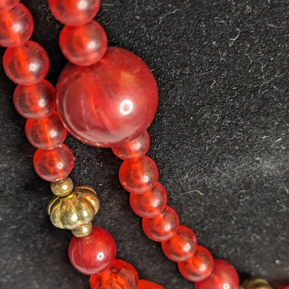 Vintage Genuine Lucite Double-Strand Red Bead Necklace – Made in Hong Kong - Picture 3 of 5